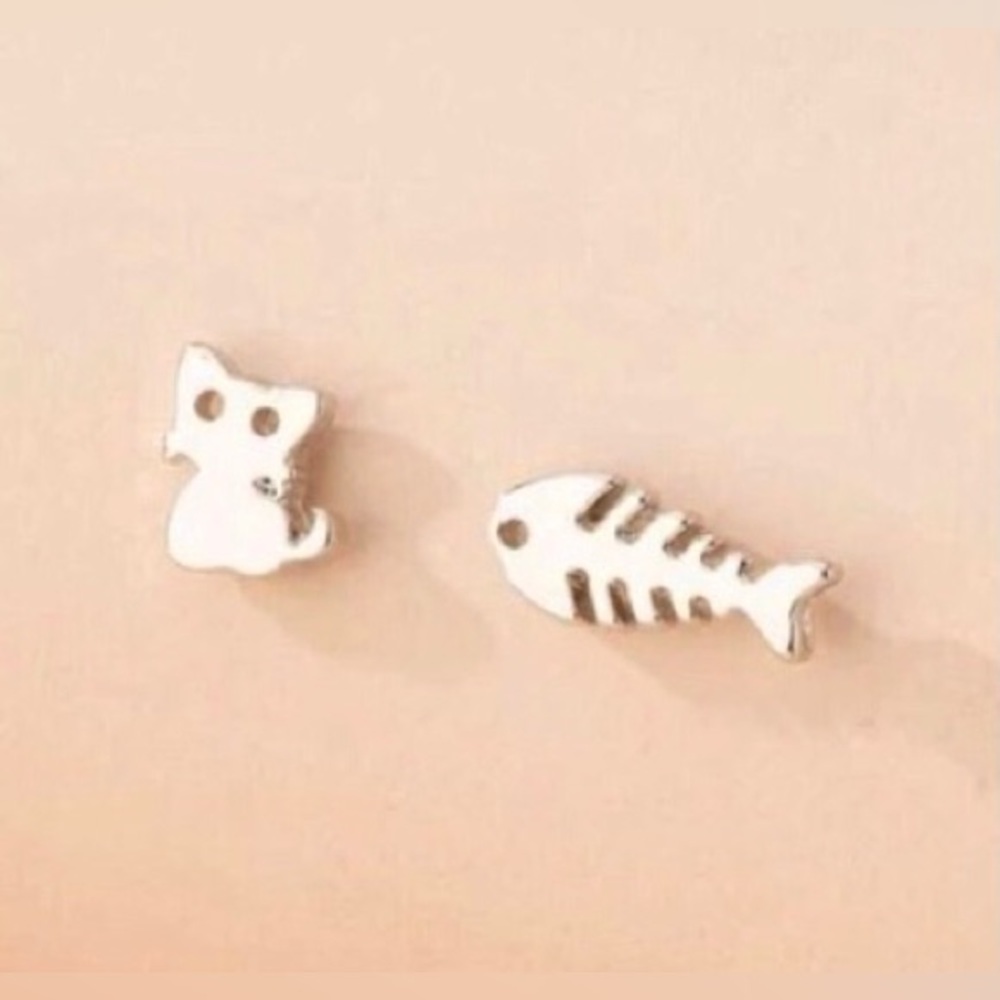🦴🐱Cat & Fish Bone  Earrings NWT
